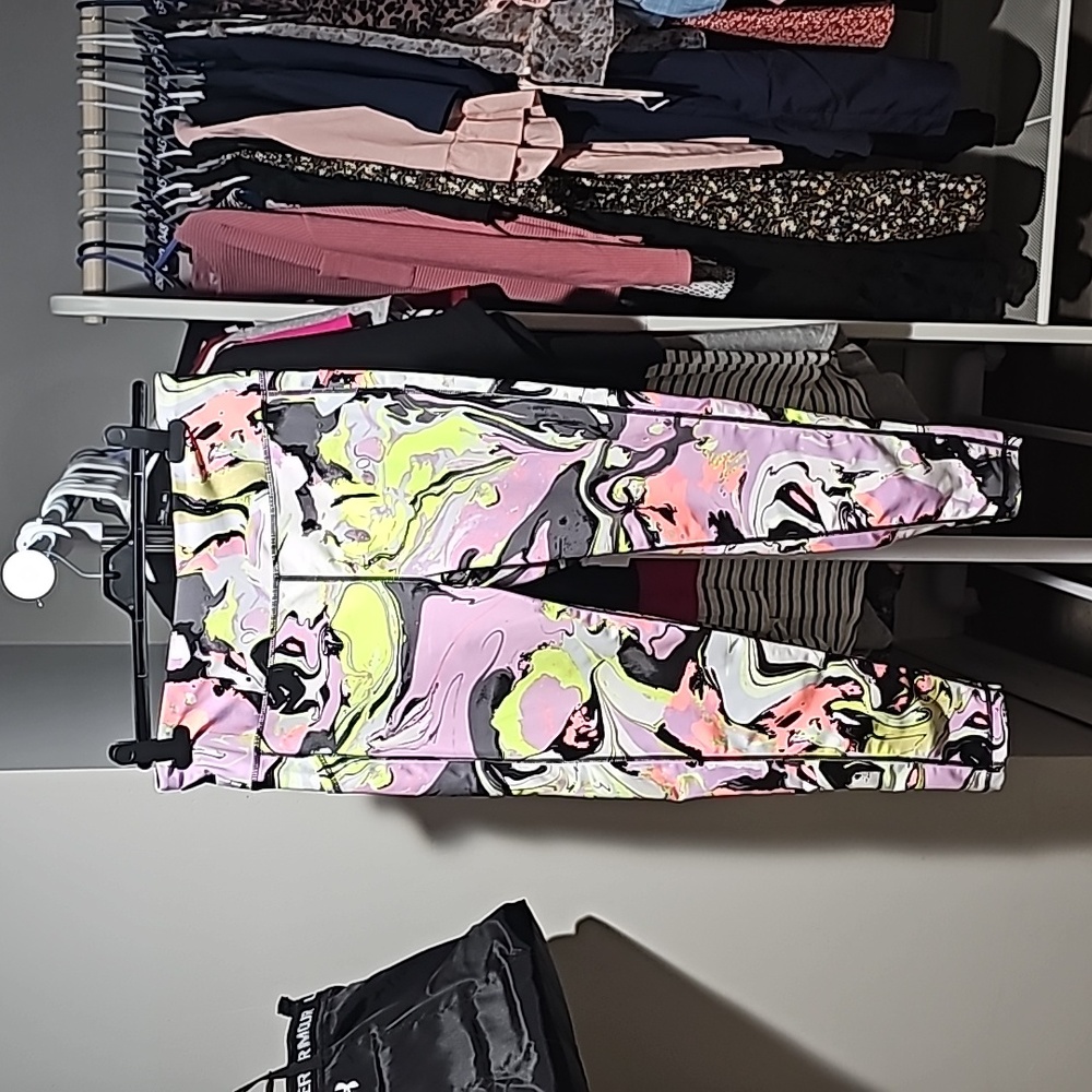 #54 DKNY Gym Leggings Youth Size